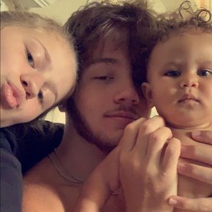 Meet your Posher, Larissa